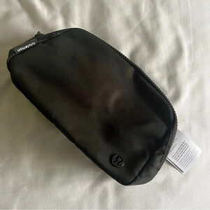 🆕 Lululemon Everywhere Belt Bag - Heritage Dark Green Camo